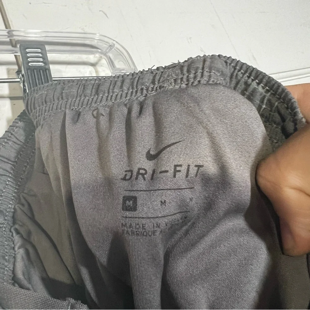 Nike Dri Fit Girls Shorts Dark Gray Size Medium